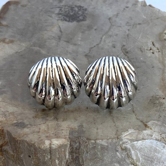 Sterling Silver 925 Hollow Modernist Sculptural Scalloped Shell Stud Earrings - Picture 3 of 16